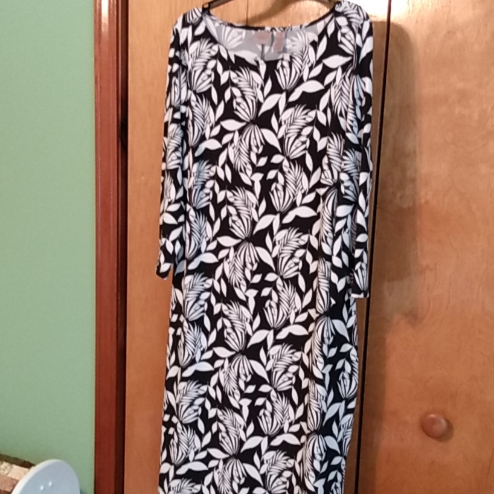 Flowered black and white knit dress